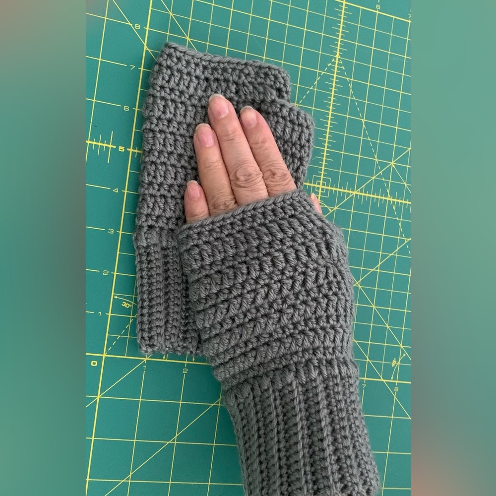 Crochet fingerless gloves size medium